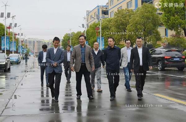 上海重型機器廠王琪參觀集團廠區(qū)